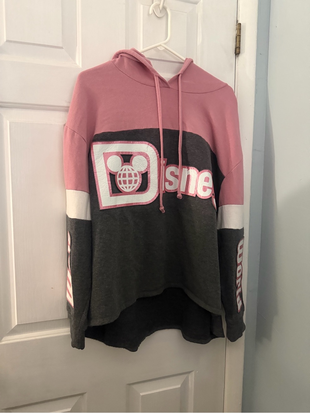 Disney Parks Women’s 1X Colorblock Logo Pullover Hoodie Pink Gray